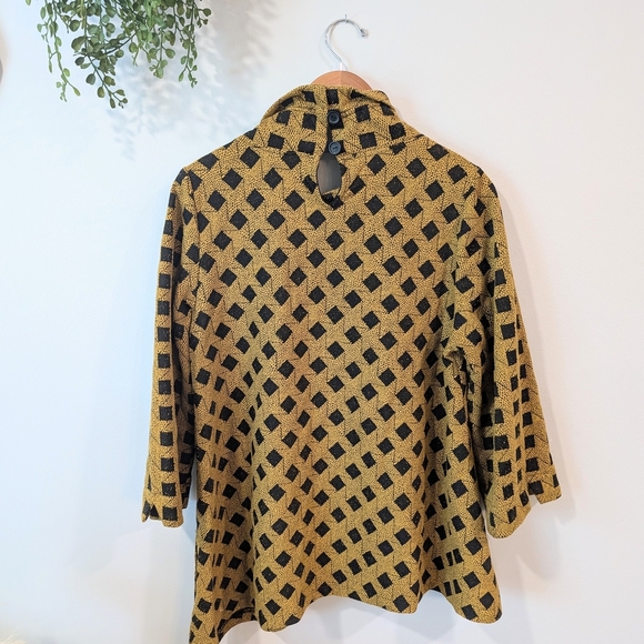 Moonlight Yellow and Black Checkered Sweater - Picture 3 of 9